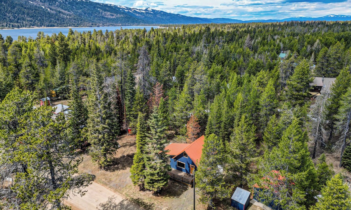 Tamarack Resort House | Blue Haven - Cabin by lake with AC & trailer parking
