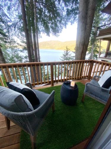 Clarksville House | Blue Hayden Studio Lake Front- Hot Tub