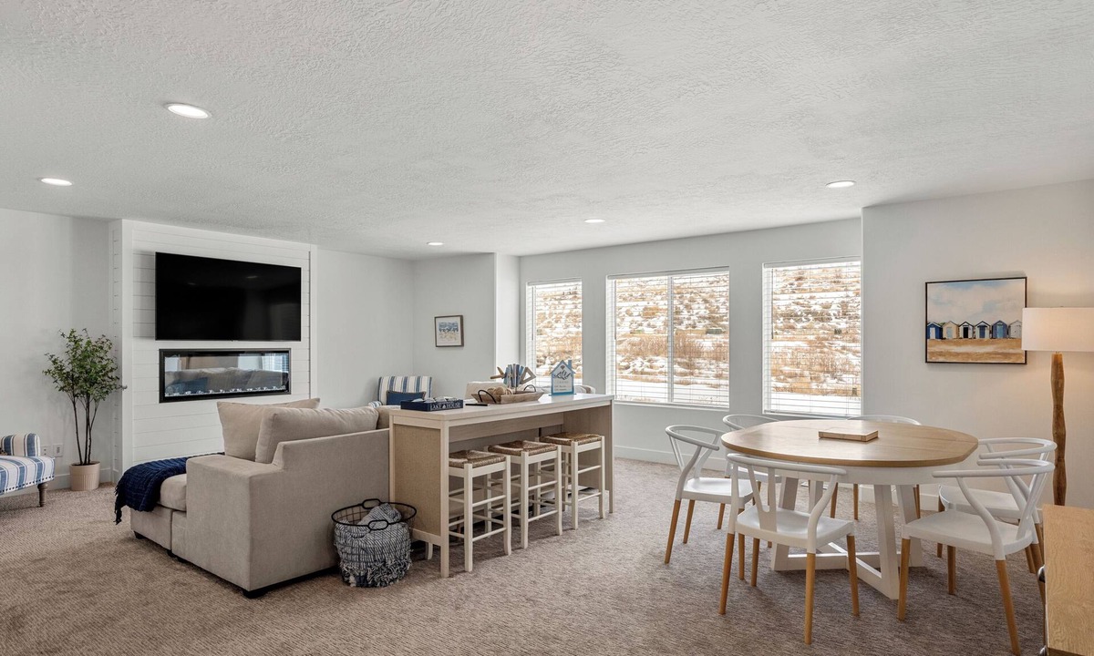 Garden City House | Blue Lake Townhouse ~ Close to Marina & Mike’s Market
