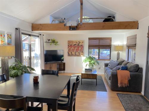 Old Bend House | Bluebird Day - River Gem Bungalow