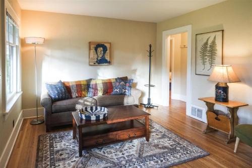 River West House | Bluebird Day - Sunny Pine Cottage