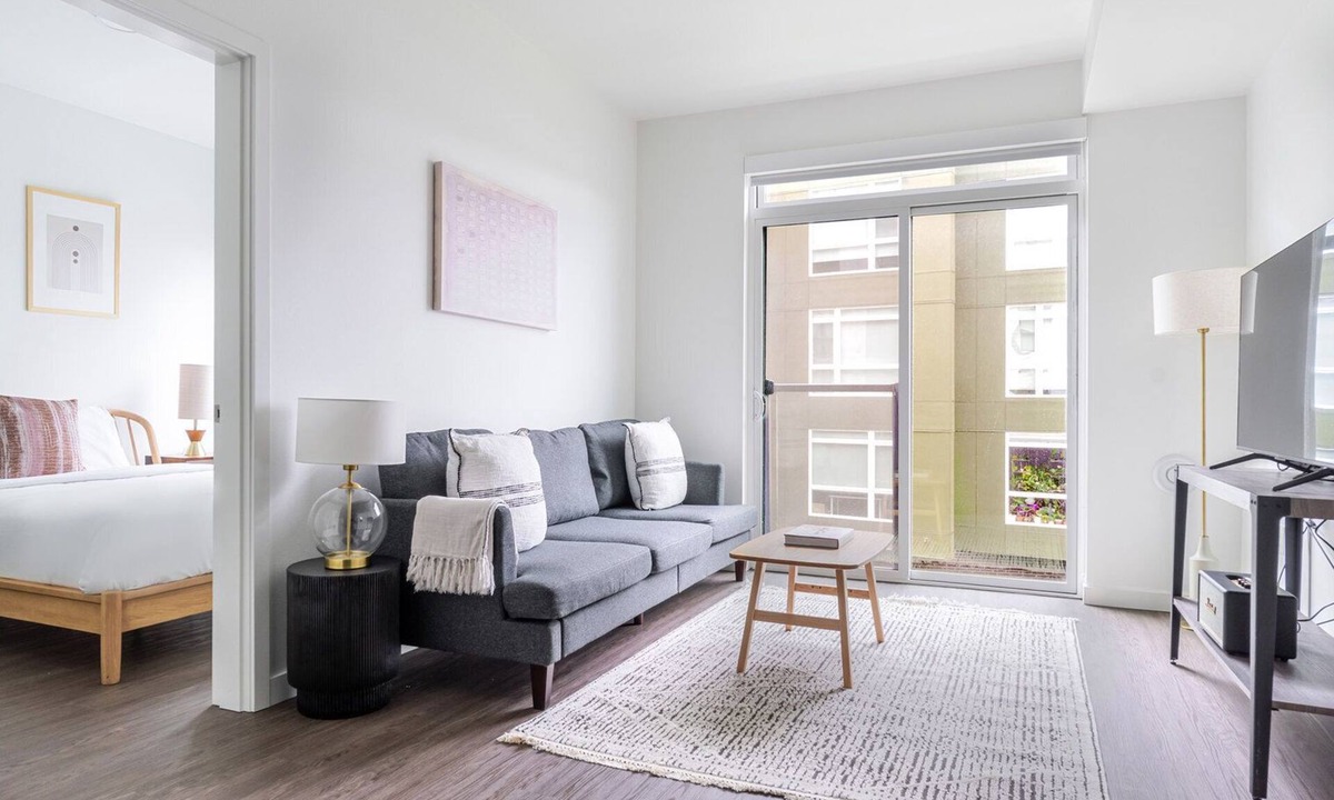 Redmond Apartment | Blueground | Southeast Redmond, pool, nr Marymoor Park