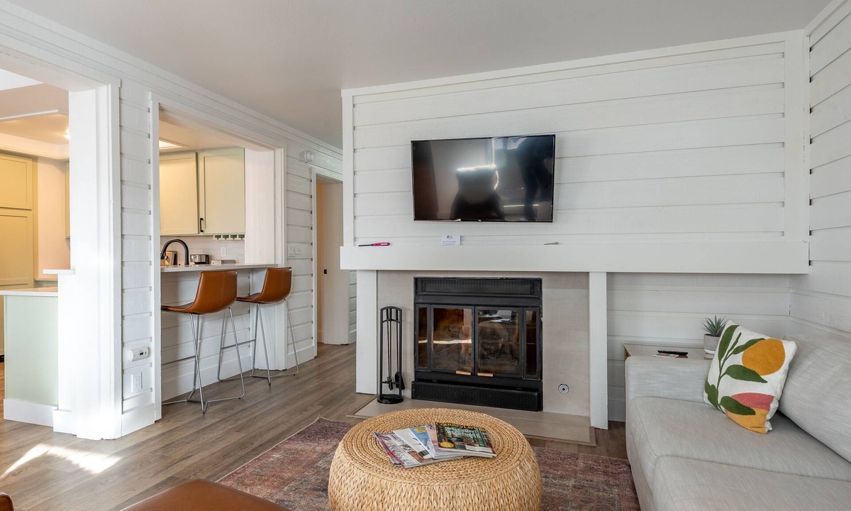 Elkhorn Village Condo | Bluff Condo 4033 - Beautiful Mountain Views! Remodeled 2-Bedroom Bluff Condo