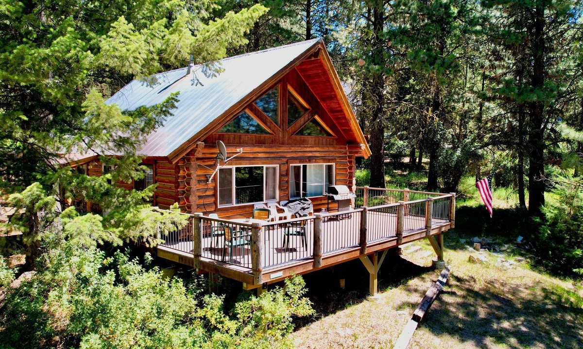 Cascade House | Blumisalp ~ Quintessential Idaho Log Cabin - Wifi - Trailer parking - Fire pit - Wood stove