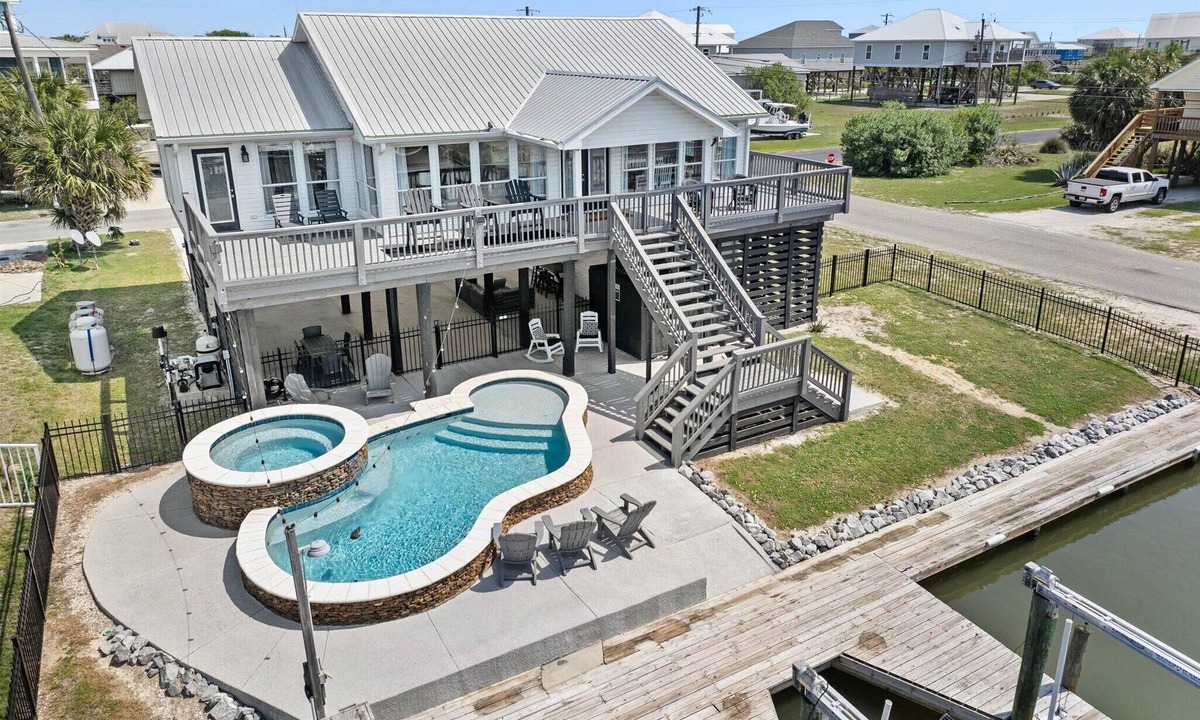 Royal Lagoons House | Boat Friendly Canal Retreat | Private Pool + Private Pier