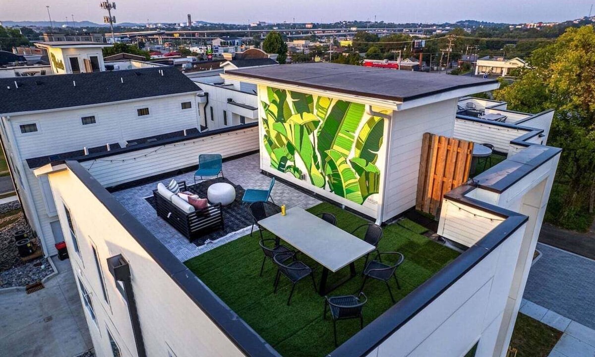 Whitebridge House | Bohemian Binary 232-234–Mins to Midtown–Sleeps 16