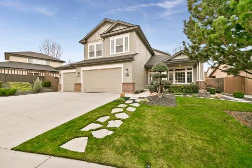 Garden City Villa | Boise Hills Luxurious Retreat