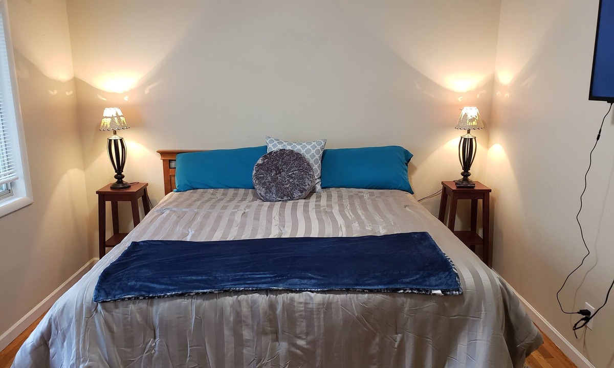 Sunset House | Boise North Mid Century Charmer 3 bed/2 bath