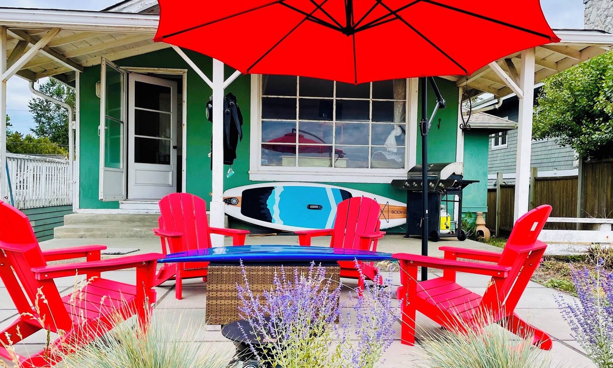 Point Roberts Cottage | BOOK FIFA FAMILY 50' waterfront at South Beach, adorable 3 bdm 45 min to YVR.