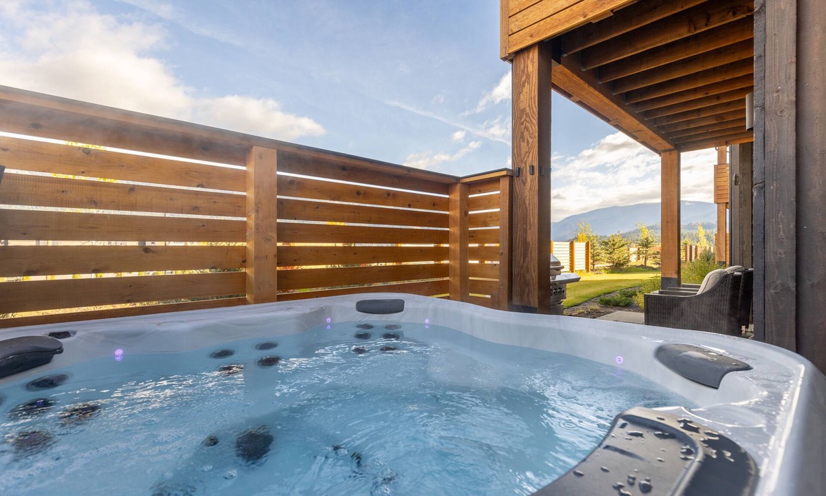 Big Sky House | Book Luxury in Downtown Big Sky | Private Hot Tub | Big Sky Resort Minutes Away