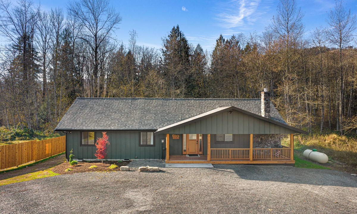 Deming House | Book Your Mt. Baker Après Ski Stay