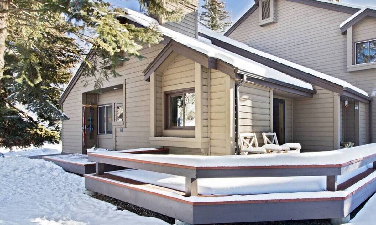 Elkhorn Village House | Boulderview. Swiss Design + Swiss Clean