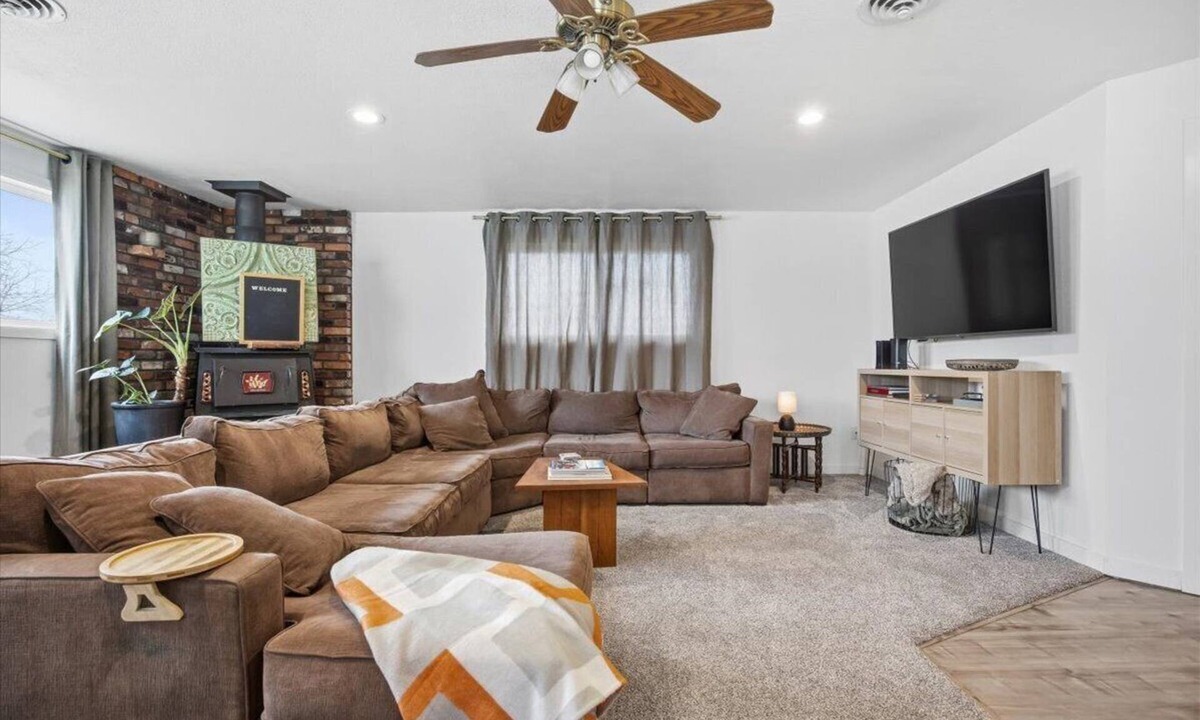 Finley House | Boutique 3 bedroom retreat with ensuite bathrooms, pool hall & fun amenities