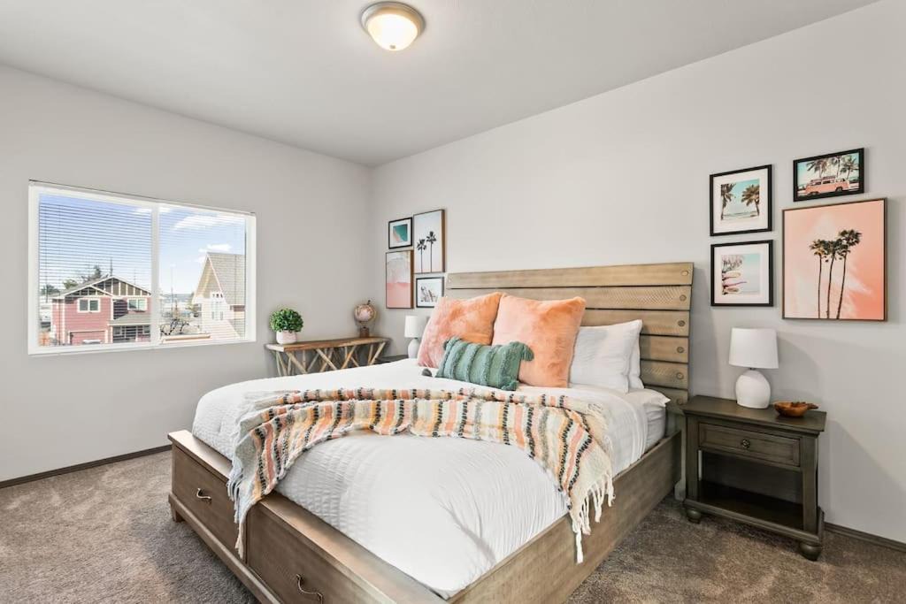 South Perry District Apartment | Brand New 2 Bed 2 Bath Near Perry District and DT