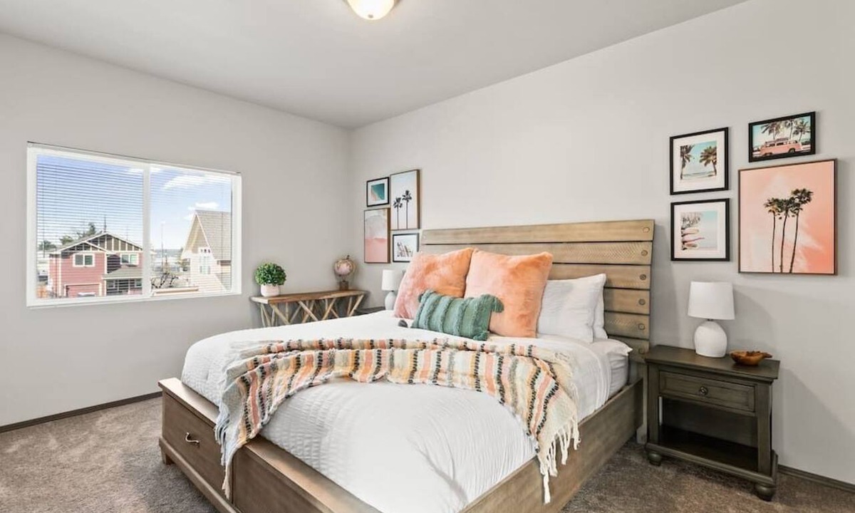South Perry District Apartment | Brand New 2 Bed 2 Bath Near Perry District and DT!