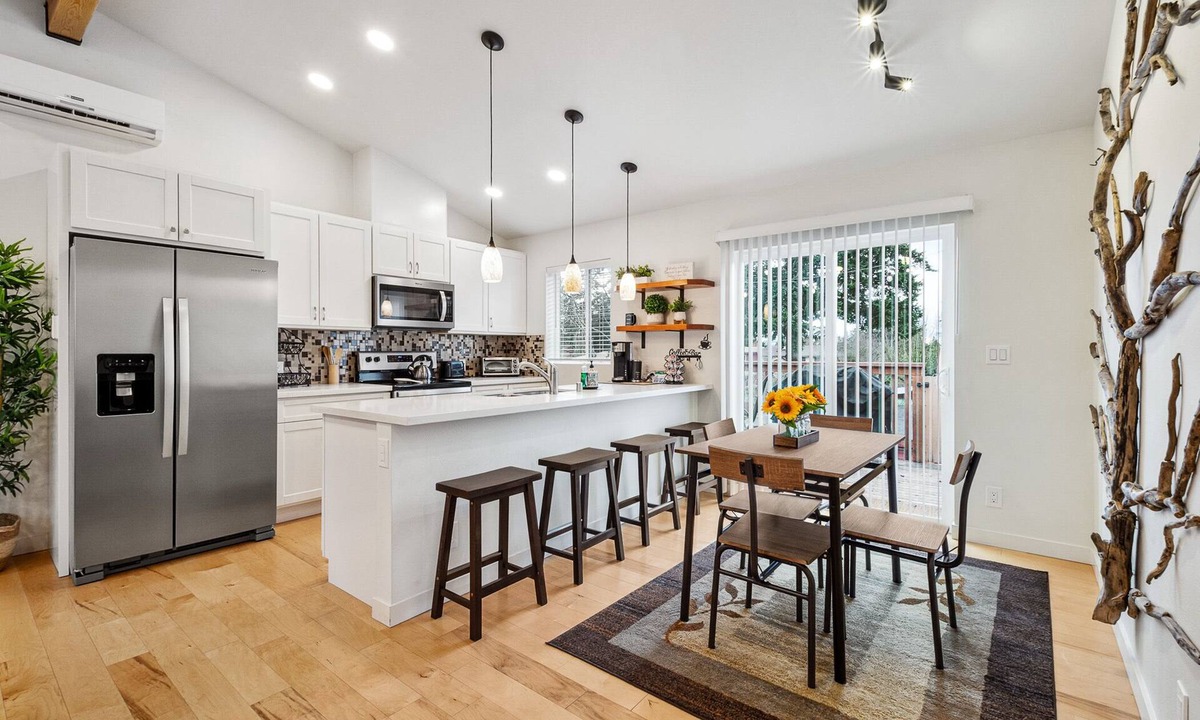 SeaTac Cottage | Brand New 2 Bed Private Getaway! Close to Airport!