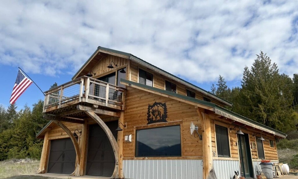 Bonners Ferry House | Brand new 2 story, 2 bedroom unit in custom-designed barn!