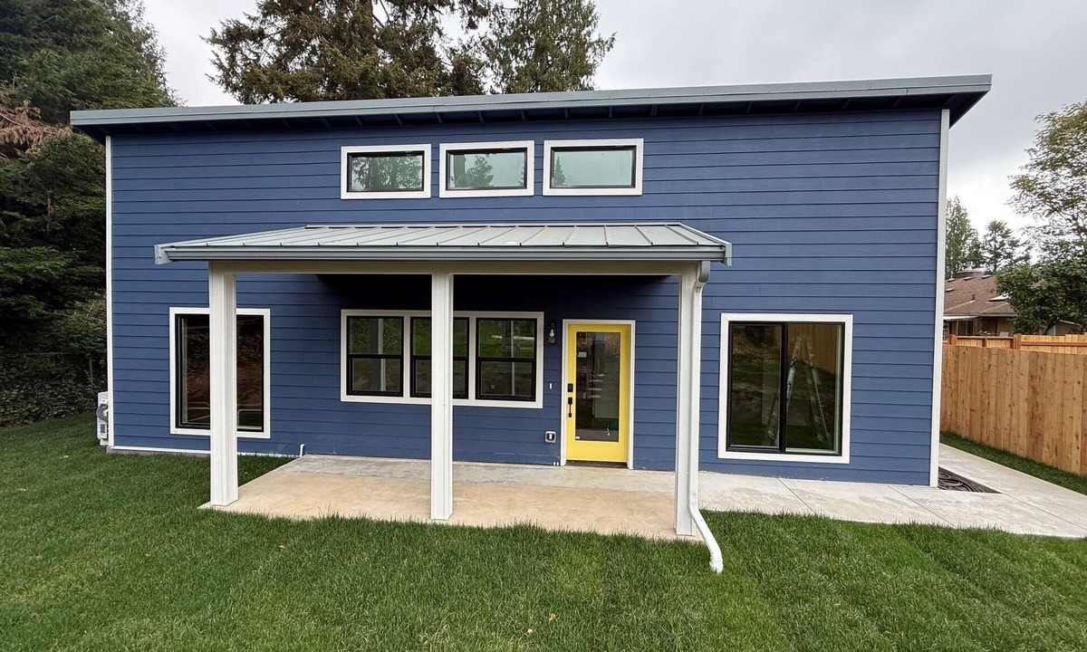 Edmonds House | Brand New 2BD 2BA Backyard Cottage with AC