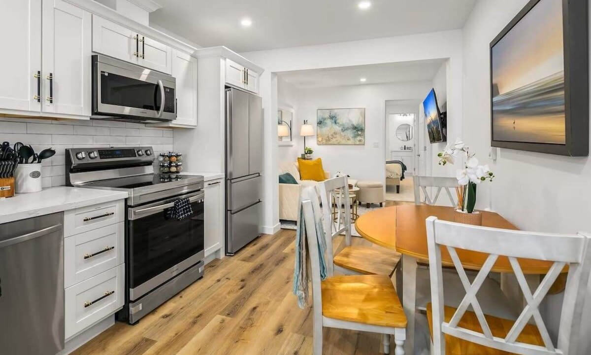 Picnic Point-North Lynnwood Apartment | Brand New Designer's Stylish 1BR Home - 1min to I5