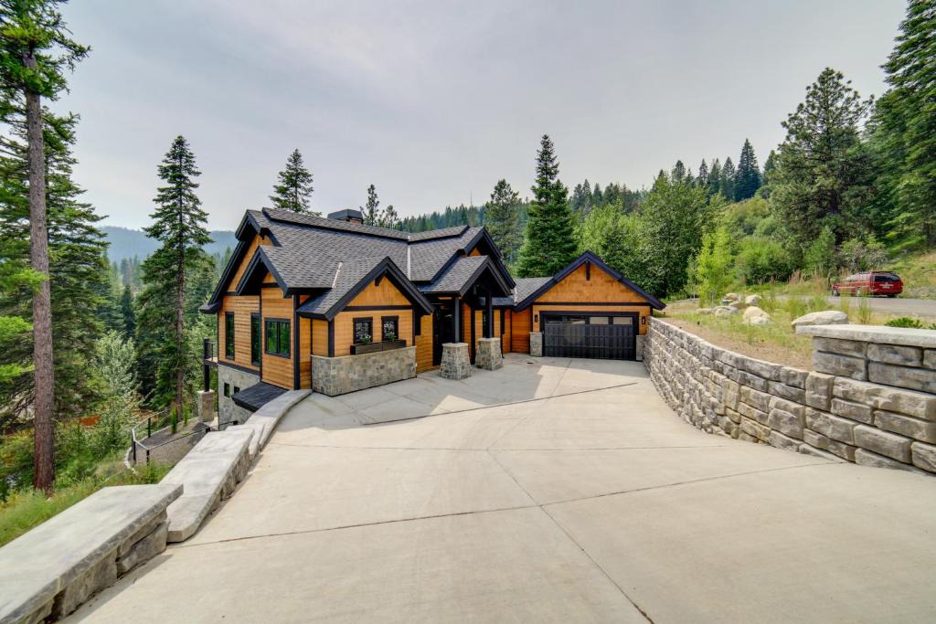 Tamarack Resort House | Brand-New Luxury Estate with Expansive Mtn Views!