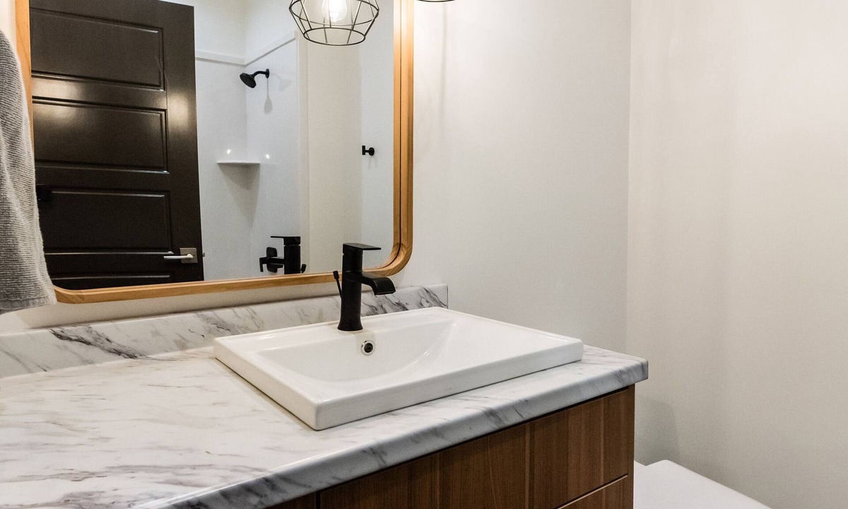 Smithfield Apartment | Brand New Modern - 1 bed 1 bath w/Sunset Views
