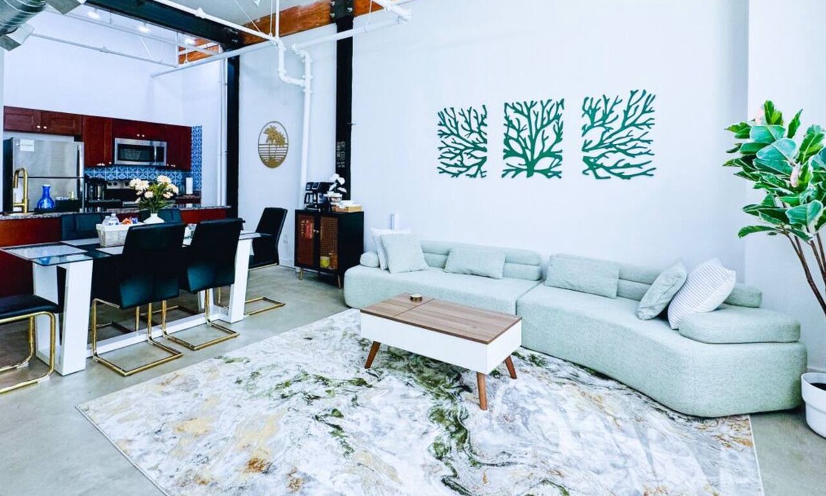 Downtown Memphis Apartment | BRAND NEW Modern Spacious Loft in Downtown with free parking