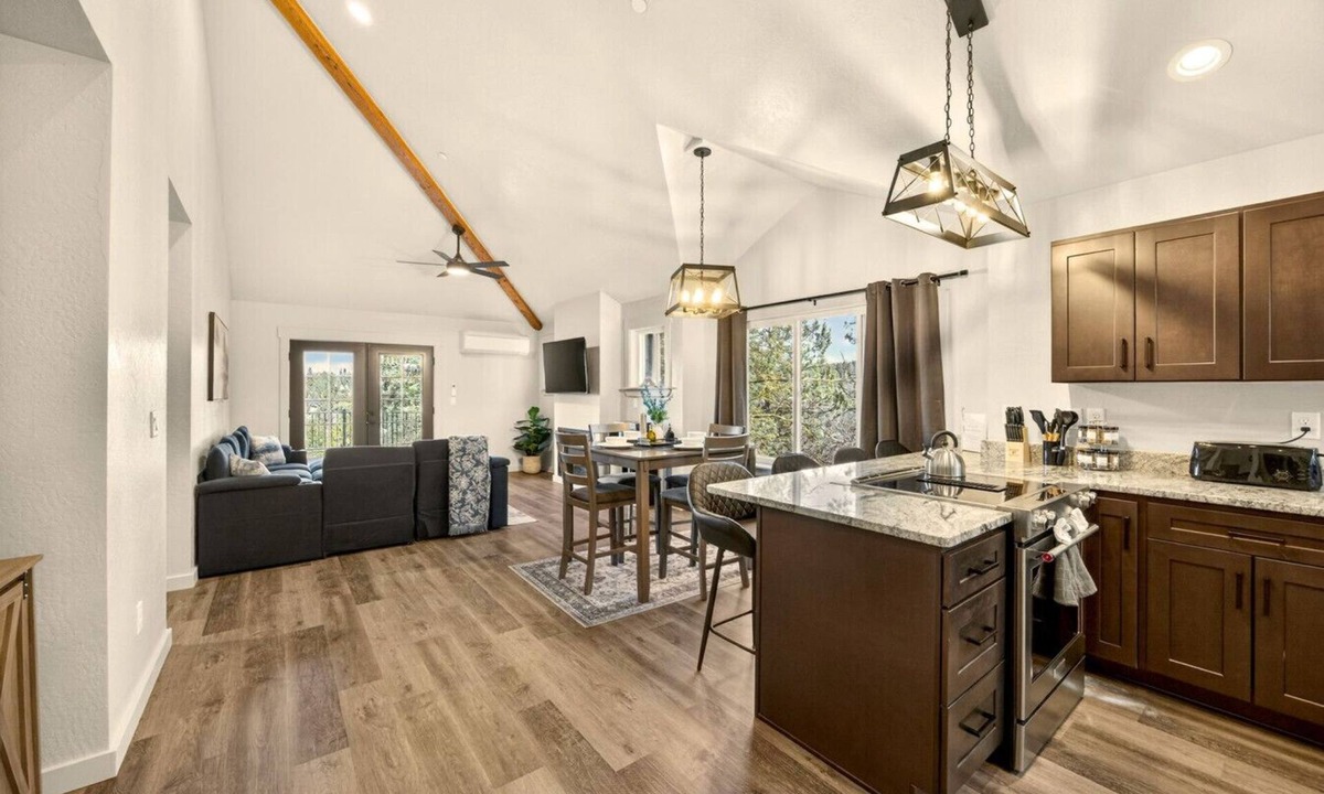 Klamath Falls Villa | Brand New Townhome in World Famous Running Y Resort