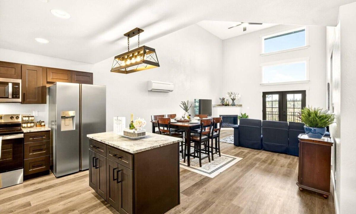 Klamath Falls Villa | Brand New Townhome in World Famous Running Y Resort