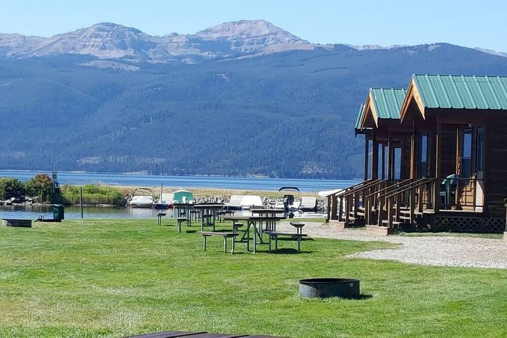 West Yellowstone Cabin | Breathtaking Cabin Fire Pit Provided Close to West Yellowstone, Montana