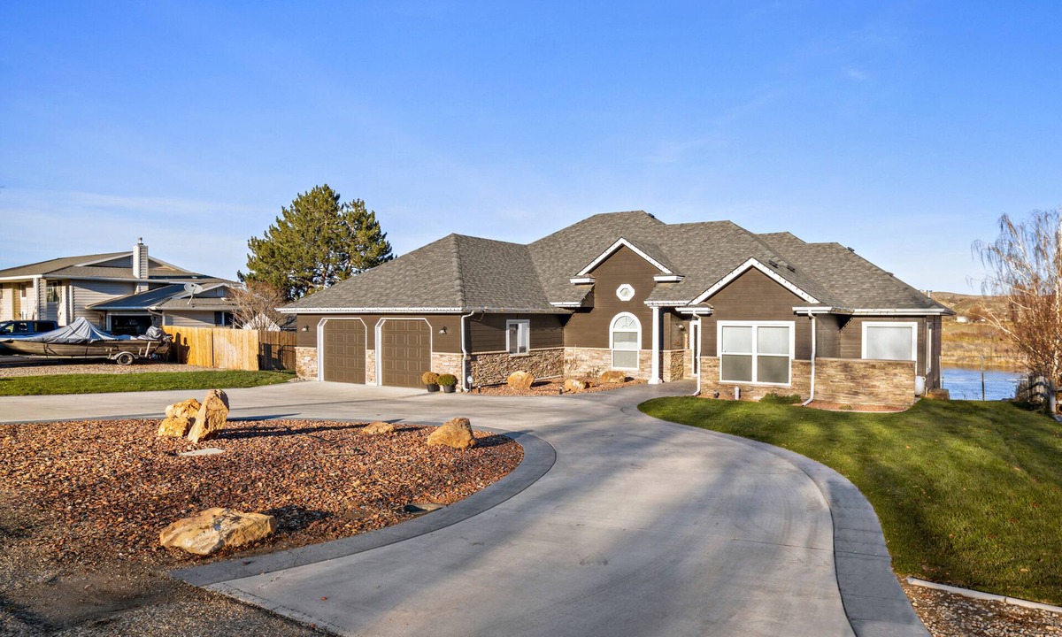 Marsing House | Breathtaking Getaway on the Snake River in the Sunnyslope Wine Region!
