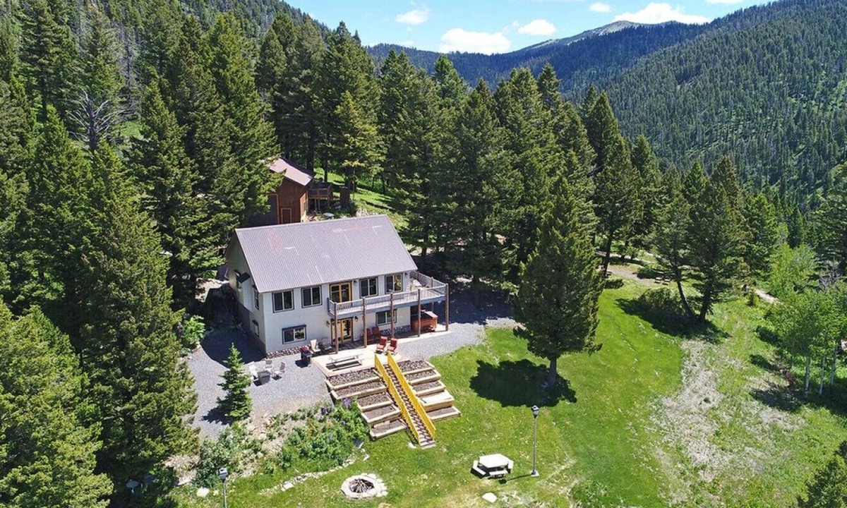 Island Park House | Breathtaking Views Close to Yellowstone