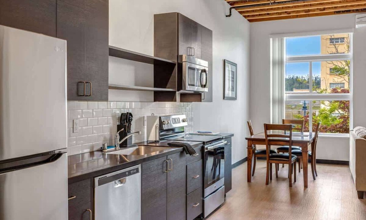 Bremerton House | Bremerton Bay Condo | Walk to Ferry | Unit 203