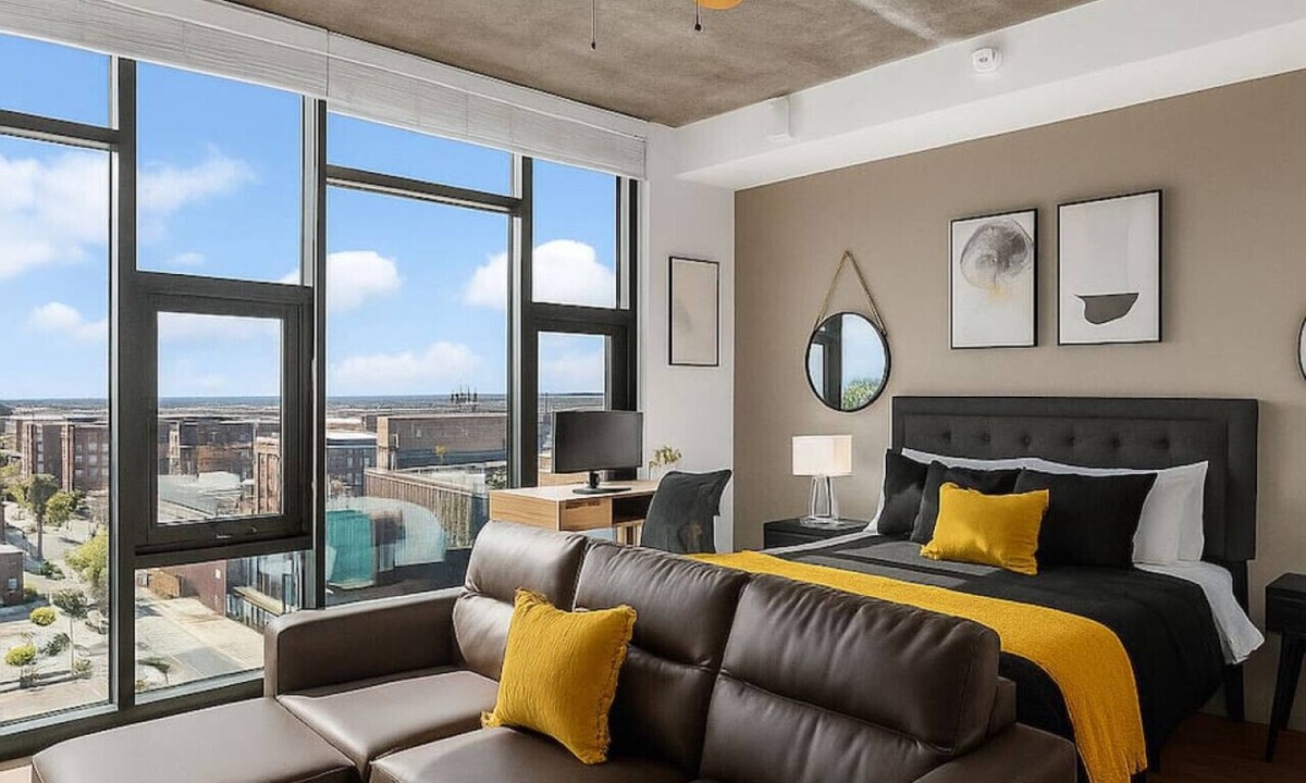 Five Points South Apartment | Bright + Airy Studio | Perfect City Escape 7