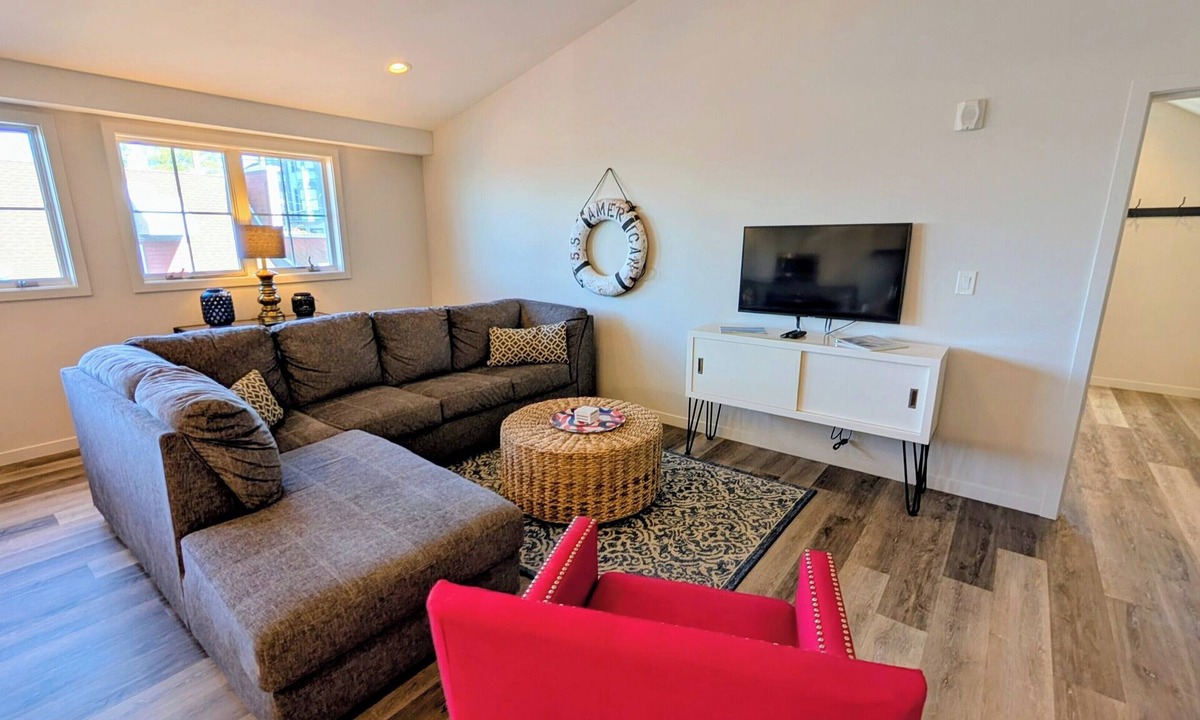 Coupeville Condo | Bright & modern 1-bedroom condo in downtown Coupeville