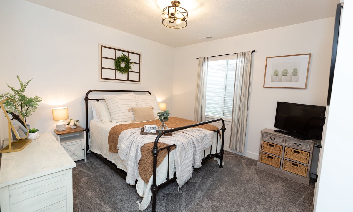 Eagle Mountain Apartment | Bright, Modern Basement Apartment