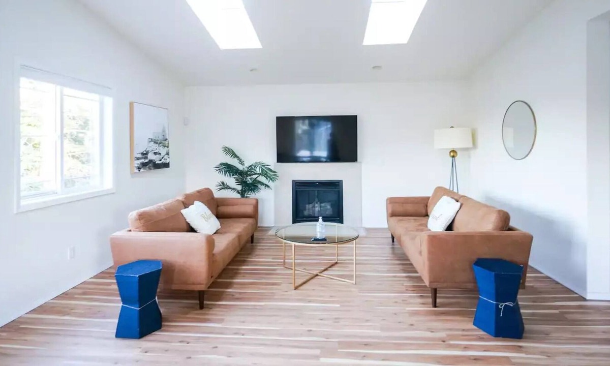 Mid-Beacon Hill House | Bright Modern Farmhouse near DT & Airport w/6 beds