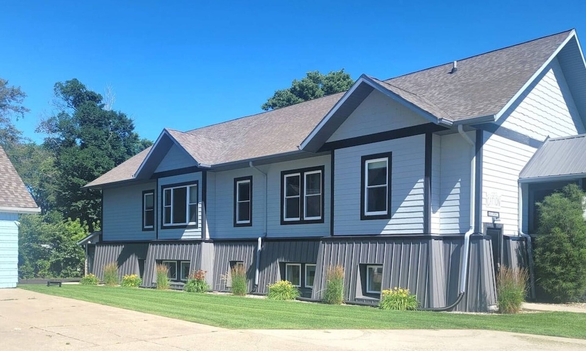 Arnolds Park House | Bring ALL of your family and friends to stay at the Central Stay Cation in Arnolds Park!