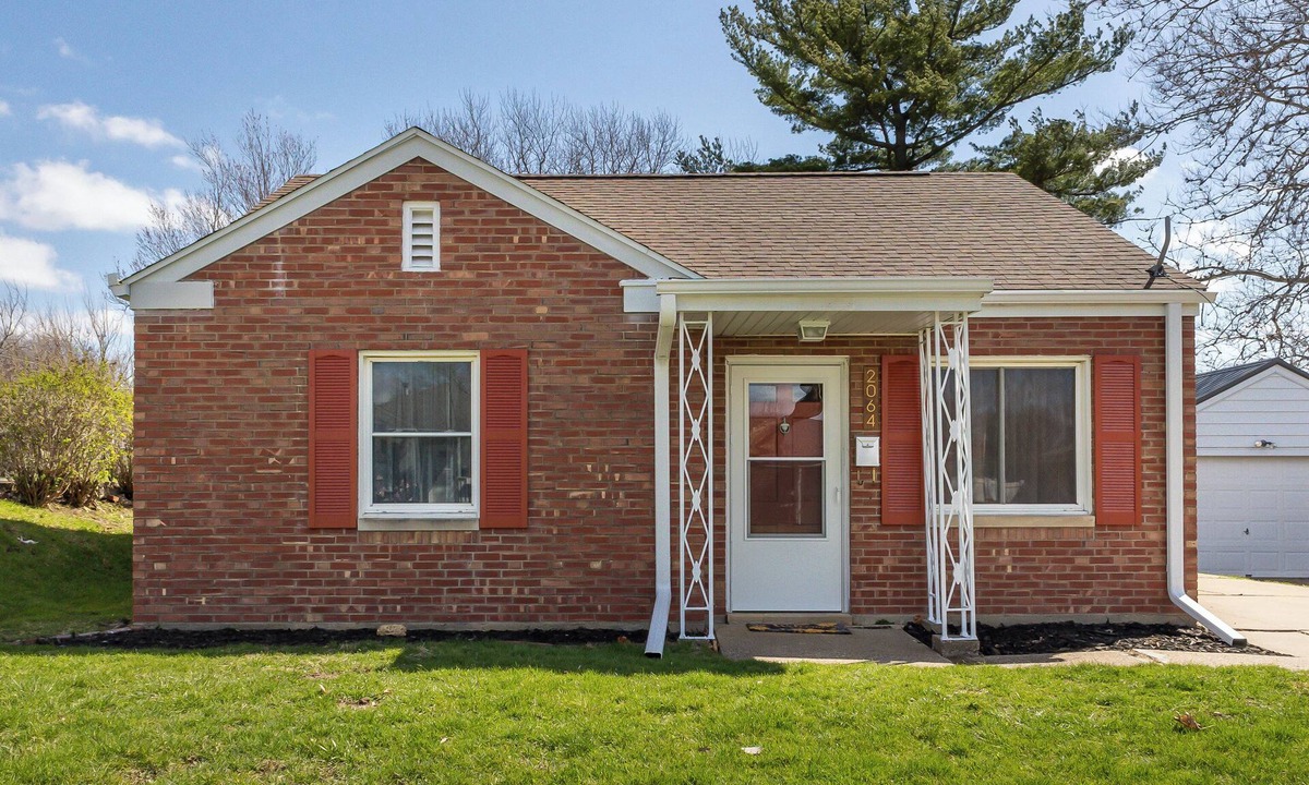 Dubuque House | Broadlawn Bungalow - 2BR/1 Bath w pullout