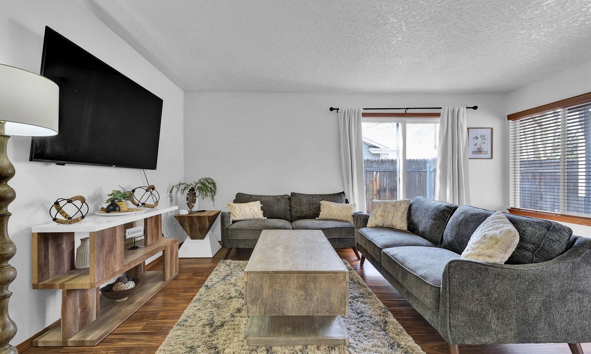 South Boise Village House | Broadway Bungalow near DT & BSU