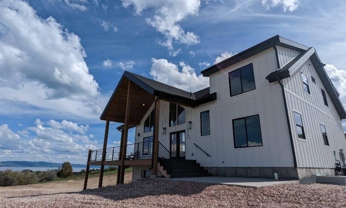 Fish Haven House | Built 2023!180-degree lake views, huge deck, 6+ acres, fiber, ping pong!