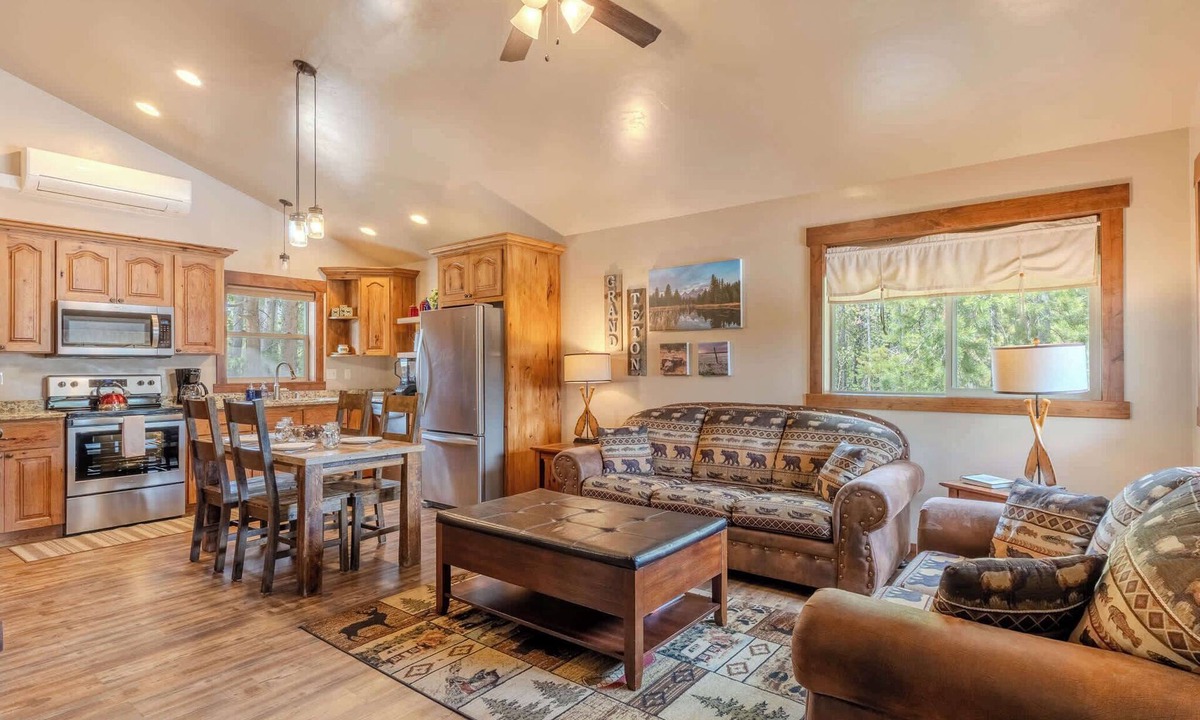 West Yellowstone Cabin | Burnt Hole