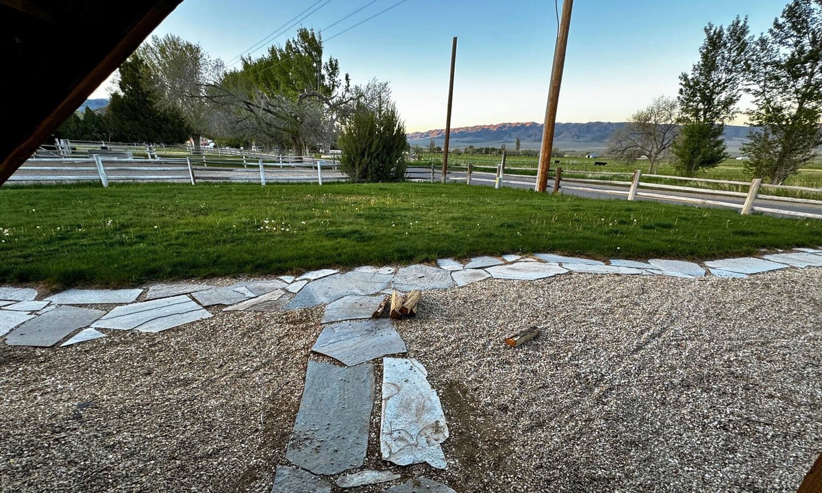 Almo Cabin | Cabin 10 Deluxe Lrg 2 Story at the Almo Inn near City of Rocks/Castle Rock Idaho