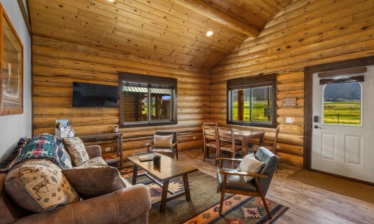 Pray Cabin | Cabin Getaway in Pray, MT