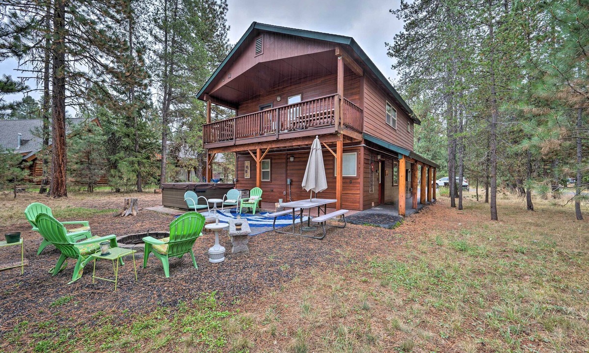 McCall Cabin | Cabin w/AC, Hot Tub, Deck, Oversized Parking