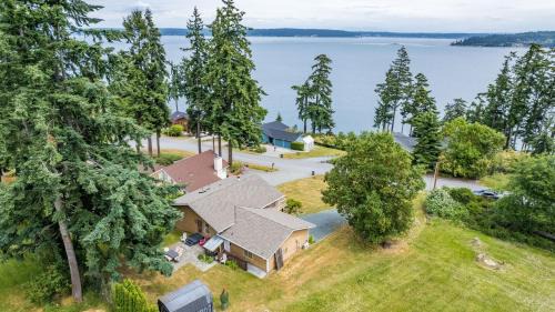Greenbank House | Camano Vista Paradise by AvantStay