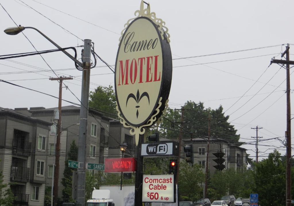 Roseway Hotel | Cameo Motel - Portland