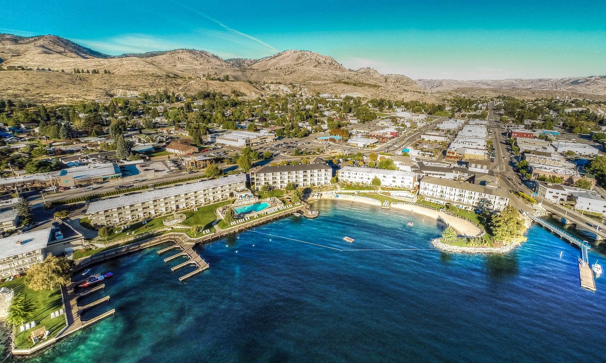 Chelan Hotel | Campbell's Resort