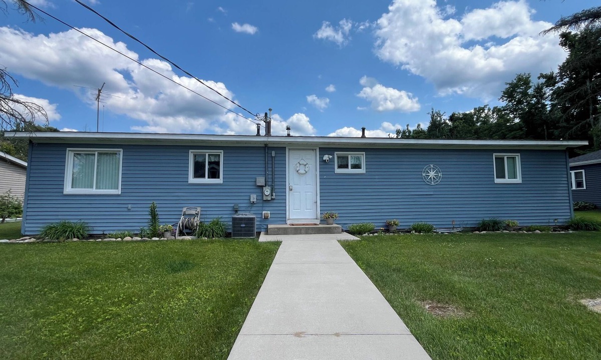 Indian River House | Canal Front Hideaway - 3 Bedroom 2 bath House with overnight boat docking