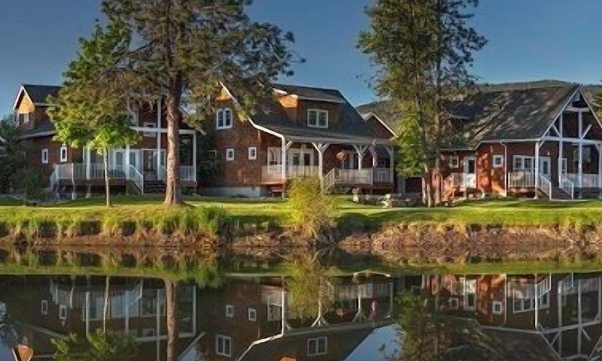 Dover Bay House | Canam Cabin - 3 Bedroom 3 Bath Parkside Bungalow