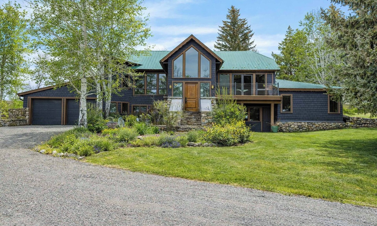 Bellevue House | Canyon View Home on 5 Acres | Pickleball Court + Views